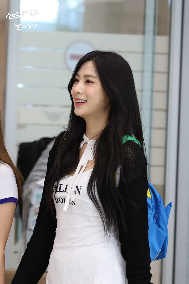 soborohabbang's tweet photo. 230724 인천공항 입국 프리뷰

오늘도 넘예쁘고 귀여운🍞💛😍
액션가면 가방귀엽🤣

#오하영 #에이핑크 #Apink #Hayoung https://t.co/13YwBuezX7