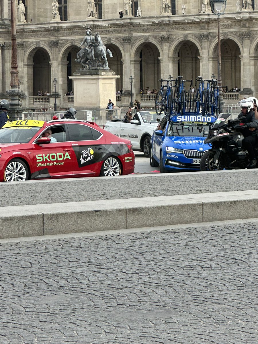 AdamsDash1's tweet photo. A fantastic day, yesterday, was had by Team Adam, getting to see some of le Tour coming in by the Louvre. We also managed to see the ride continue as the riders headed through one of the tunnels nearby. It was a fantastic experience seeing them all come through together! https://t.co/vsIIFPuo61