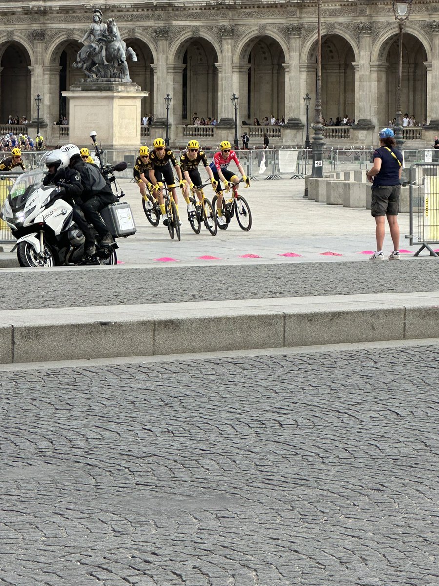 AdamsDash1's tweet photo. A fantastic day, yesterday, was had by Team Adam, getting to see some of le Tour coming in by the Louvre. We also managed to see the ride continue as the riders headed through one of the tunnels nearby. It was a fantastic experience seeing them all come through together! https://t.co/vsIIFPuo61