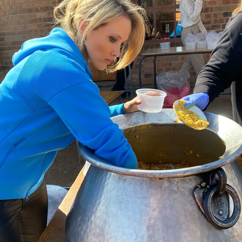 ChangeAgentSA's tweet photo. Feeding our children is a labour of love!!!!

My kind of Blue Monday 💙🙏🏽🙌🏽 #MerchantsOfLight #TouchingLives #FeedingOurNation #MandelaDayEveryDay https://t.co/M2aevLcXHX