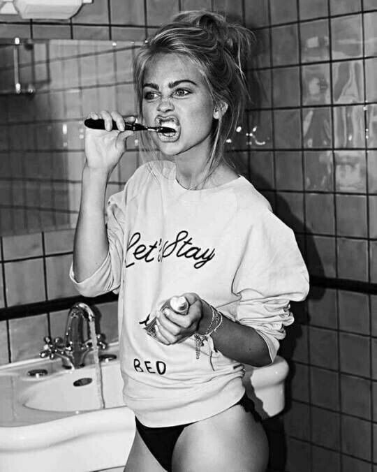 good morning ☕️
bonjour 🌞
bom dia 🤍