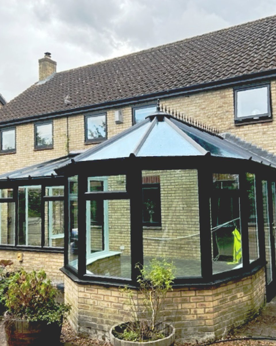 ElglazeUK's tweet photo. A recently completed traditional P-Shaped Conservatory installed in Bluntisham. This conservatory is in black with a glazed roof. See our Conservatory options on our website at https://t.co/d9WhC0oTSR #conservatories #dontmoveimprove #upvc #homeimprovement #conservatoryinstaller https://t.co/SjQLij5FA2