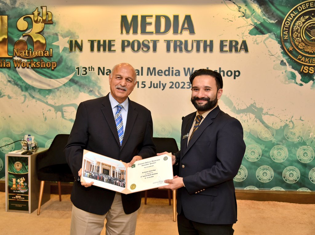 Receiving the course completion certificate for the 13th National Media Workshop at NDU Islamabad (ISSRA) from Senator @Mushahid 

#NDU #ISSRA #NMW #Mediaworkshop