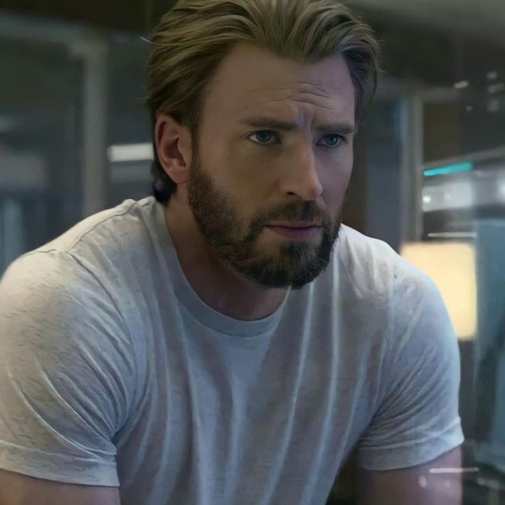 RT @barnesmilf: sometimes i forget that steve rogers appeared in the captain marvel movie and he looked like THIS: https://t.co/A83uaOuFkJ