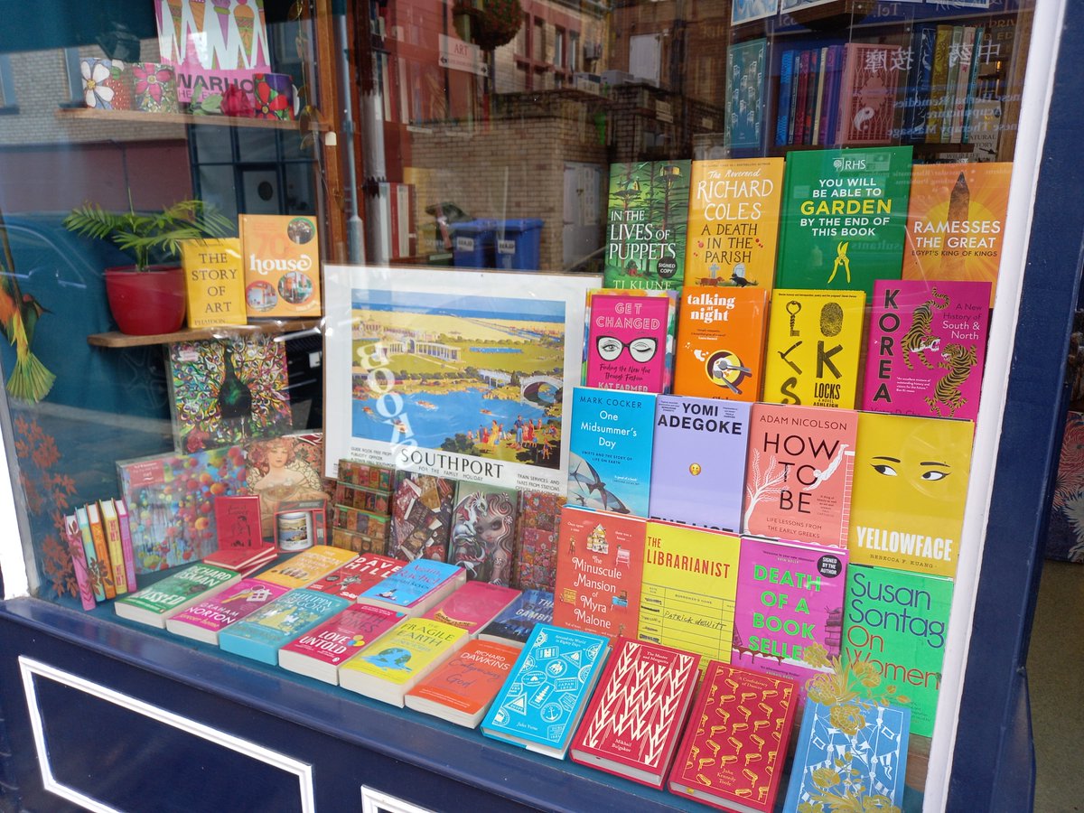 BroadhurstBooks's tweet photo. New bookshop window - this time, we have just gone for bright colours, making an eclectic mix of titles that we hope grab the eyes of people passing by! #Bookshops #BookshopWindows https://t.co/lW8tvG5IXj