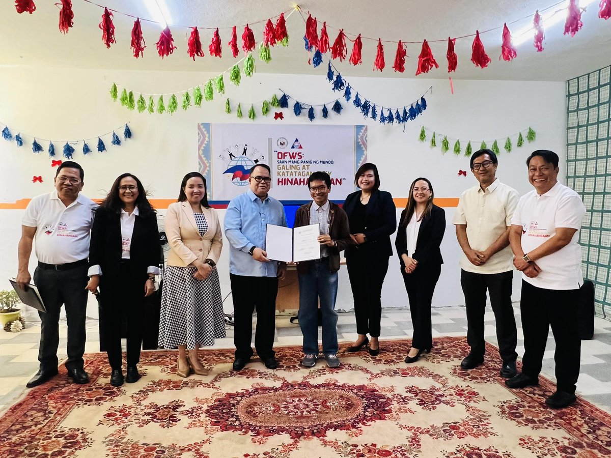 jeromellara's tweet photo. Research as a form of public service &amp; community involvement. A huge honor to be working with &amp; for the #OverseasFilipinoWorkers of #Jordan/#MENA. The @DMWPHL Migrant Workers Office in Amman has been a space where we got to do various programs for OFWs. @DFAPHL @susanople https://t.co/PhB3JuTAMZ
