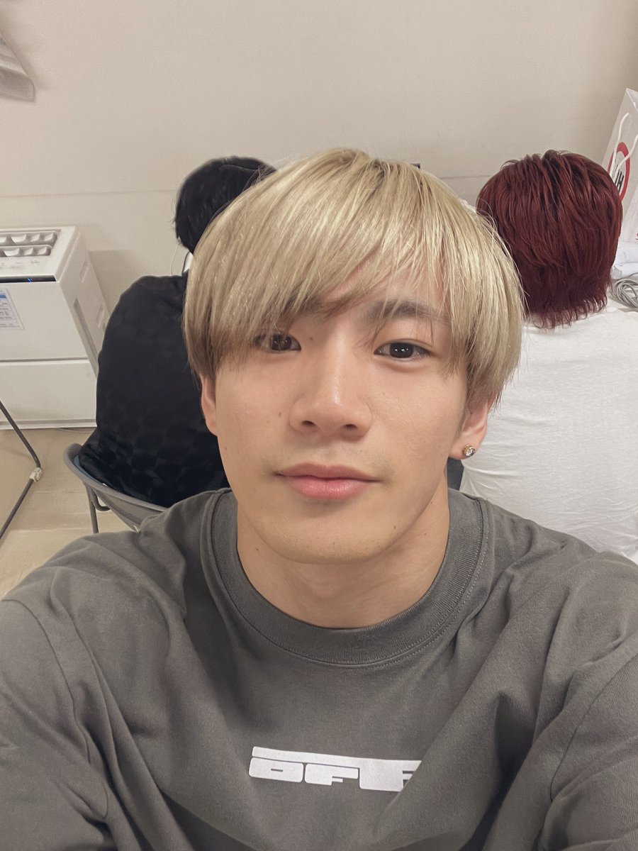 ura_river_'s tweet photo. 皆の衆
アッシャッスゥ‼️

リリイベなう👴🏻
合間の時間は
スマブラジャングルだずぇっ👴🏻
拓ちゃんと壱馬さん
の勝敗は拓ちゃんの
ボロ負けです。。。汗
皆様
keep hydrated ですぞ🐒

#THERAMPAGE
#RAVERS https://t.co/UznhLa5yDE