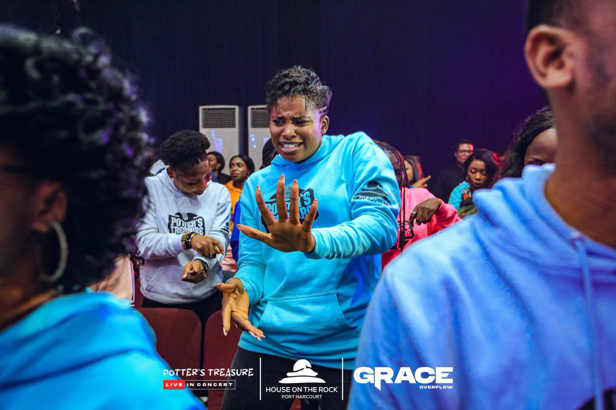 HOTRphc's tweet image. The atmosphere was filled with joy as Min. Hanani Orevaoghene Kim, one of our favorite African Praise Leaders from Potter&apos;s Treasure, led one of the incredible African praise mash-up by Potter’s Treasure.

#GraceOverflow
#PottersTreasureLiveInConcert