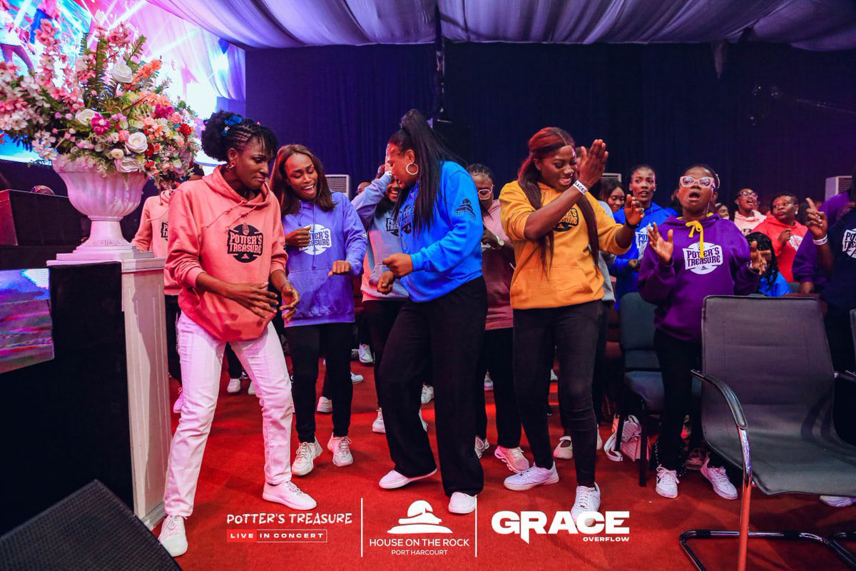HOTRphc's tweet image. The atmosphere was filled with joy as Min. Hanani Orevaoghene Kim, one of our favorite African Praise Leaders from Potter&apos;s Treasure, led one of the incredible African praise mash-up by Potter’s Treasure.

#GraceOverflow
#PottersTreasureLiveInConcert