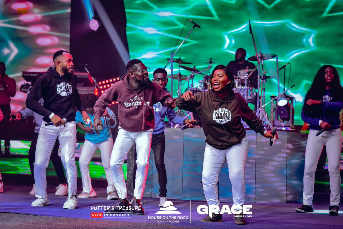 HOTRphc's tweet image. The atmosphere was filled with joy as Min. Hanani Orevaoghene Kim, one of our favorite African Praise Leaders from Potter&apos;s Treasure, led one of the incredible African praise mash-up by Potter’s Treasure.

#GraceOverflow
#PottersTreasureLiveInConcert
