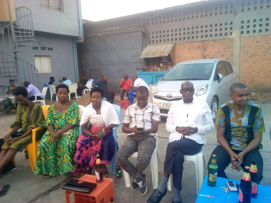 apdr_parti's tweet photo. Muriyo nama,@banzawitonde arongoye #APDR yaheraheje yerekana bashasha binjiye mu rwego rukuru w'ibiro ,kandi n'abandi banywanyi benshi baguma binjira gutyo icizere co kuzoronka ikibanza ciza bagifise. https://t.co/L3JKzBOL9S