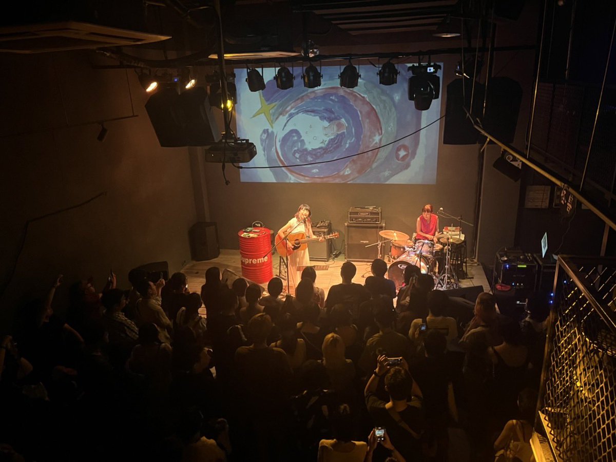 __inotomo__'s tweet photo. 辻詩音&amp;イノトモ中国大陸ツアー

2公演目

重慶　島 Live house

ありがとうございました！

わたしの曲でこんなにノリノリになってくれたの初めてで、感動しました✨

みんな、かわいい...

好き... https://t.co/zuzrlDUJ05