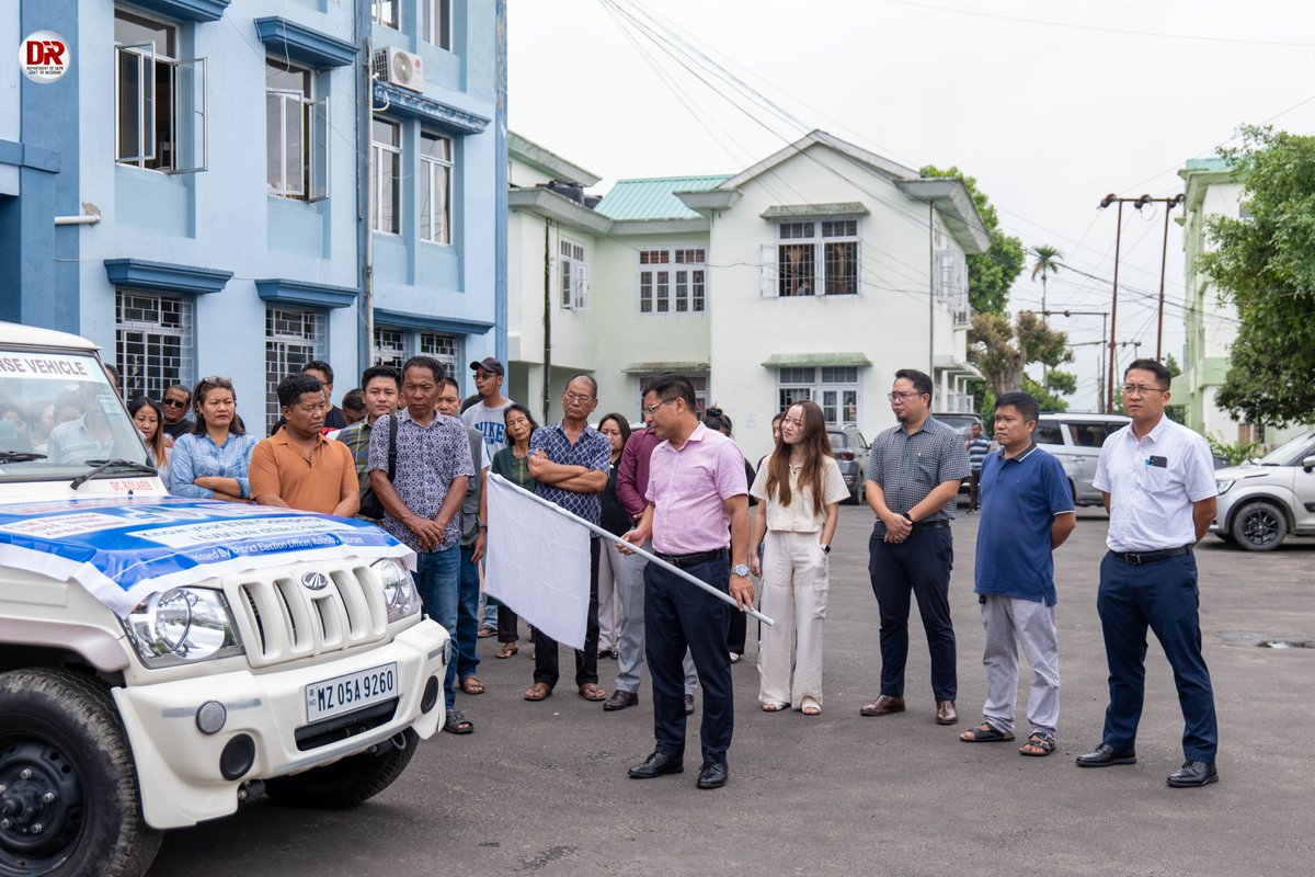 DEO_Kolasib's tweet photo. KOLASIB DEO FLAGS OFF EVM DEMONSTRATION VAN
Kolasib dated 24th July 2023: As part of the on-going preparation for the Mizoram's General Election later this year, the District Election Officer, Kolasib Mr. John LT Sanga flagged off EVM Demonstration Van this morning.
#ECI #GoVote https://t.co/3YWLgXVPRC