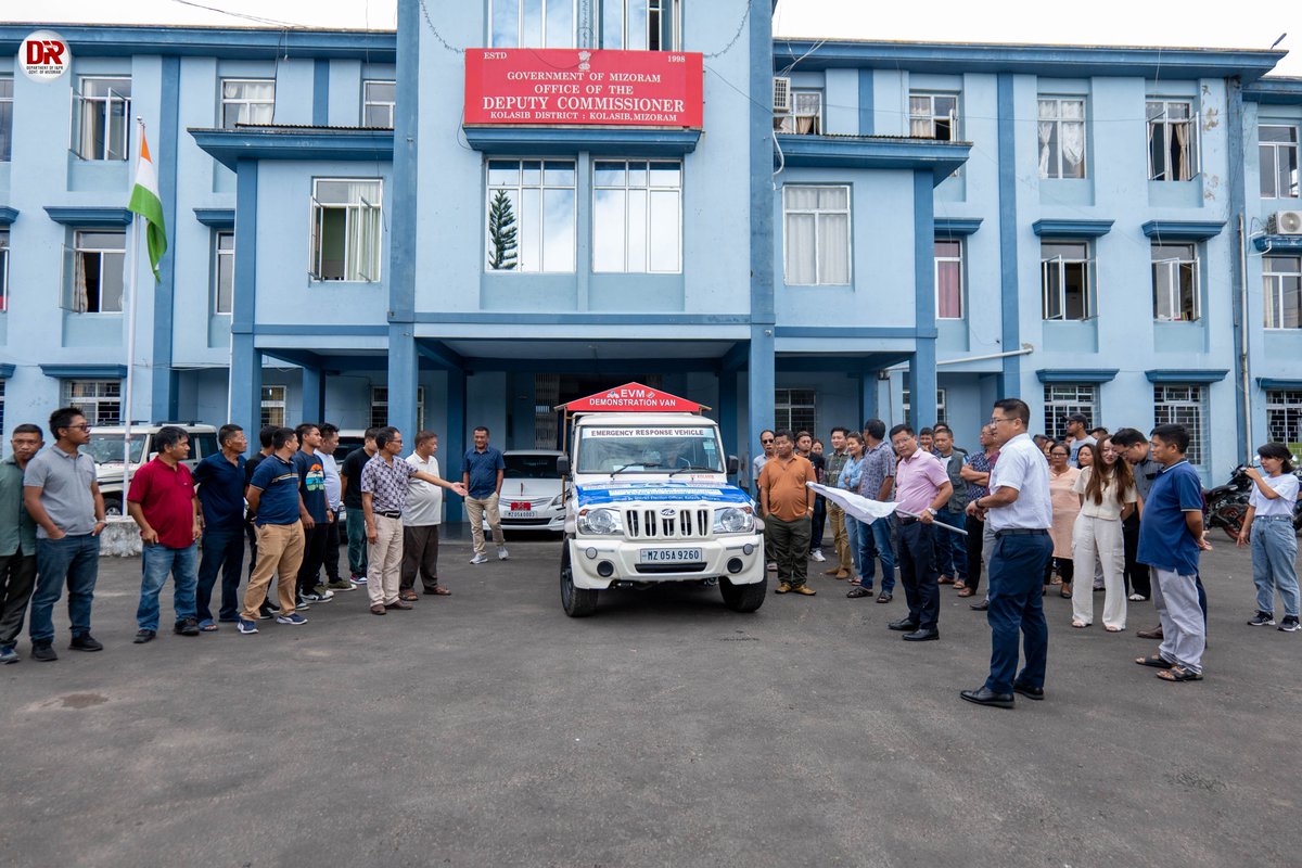 DEO_Kolasib's tweet photo. KOLASIB DEO FLAGS OFF EVM DEMONSTRATION VAN
Kolasib dated 24th July 2023: As part of the on-going preparation for the Mizoram's General Election later this year, the District Election Officer, Kolasib Mr. John LT Sanga flagged off EVM Demonstration Van this morning.
#ECI #GoVote https://t.co/3YWLgXVPRC