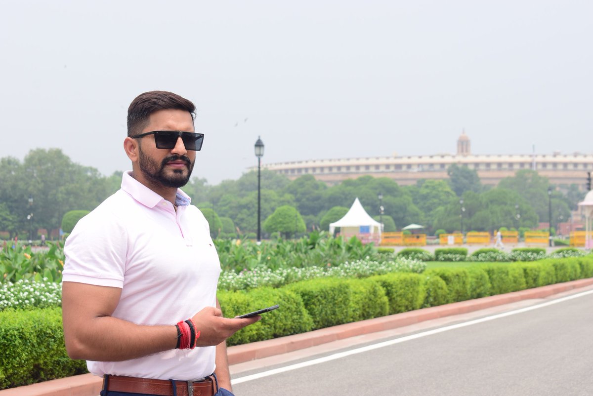 OfficeOfJeet's tweet photo. #DesiBoy #Polo #tshirt #sunglass #look 💗 #RaoSahab
#JeetpalYadav #RahulGandhi https://t.co/My3rJeujVz