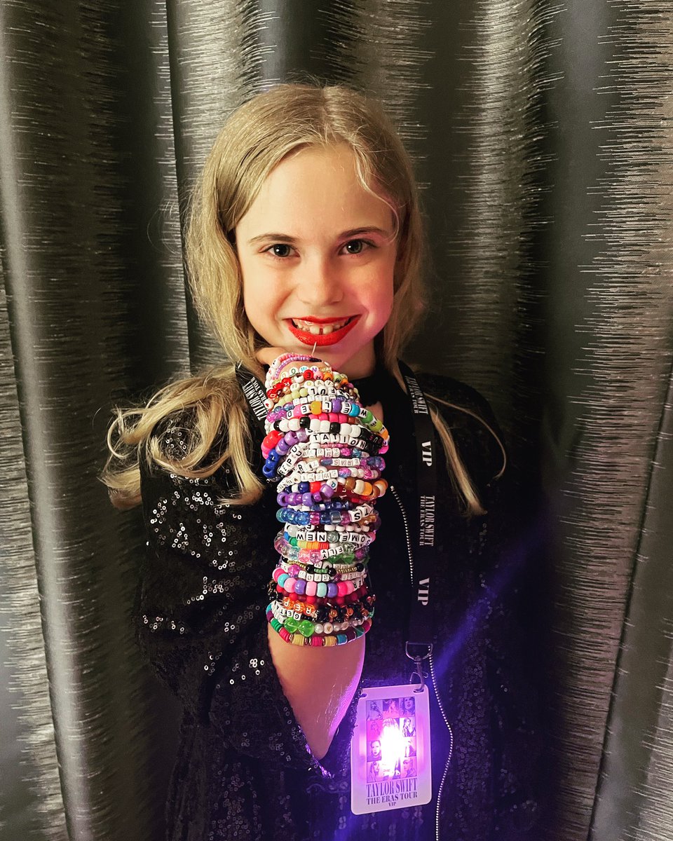 Seattle Eras Tour N1 FTW! Any Taylor song is amazing, but I couldn’t have asked for better surprise songs for my little girl! If anyone has an extra Fearless or 1989 bracelet those are the two she is missing. Someone gave her Fearful. #TaylorSwiftErasTour