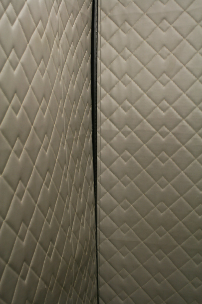 Upgrade your cargo lift interior with Tarpo's Lift Paddings! 

Double layer of cotton canvas, foam sponge padding, and clear PVC display space for lift buttons and mirrors.

Available in dark green or olive green and easy to install.

Order now! 

#liftprotection #madepossible