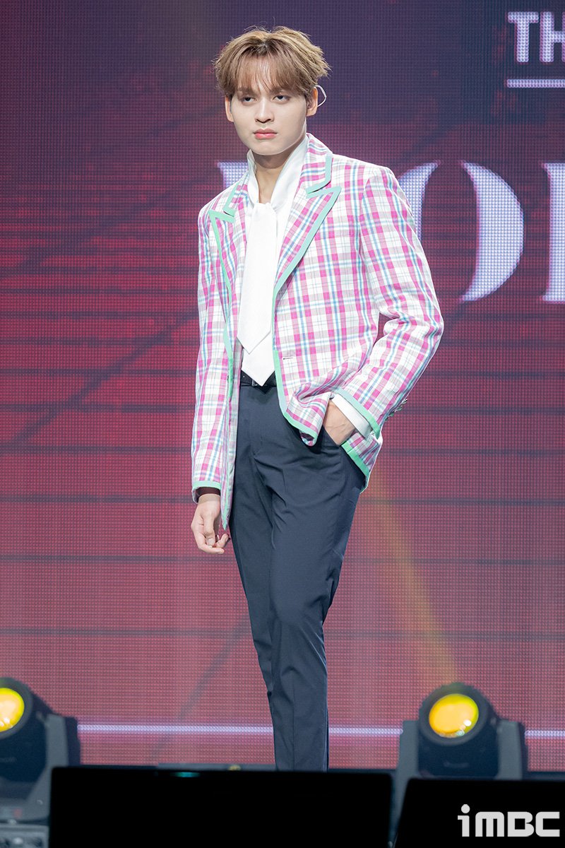 imbcenews's tweet image. 호라이즌 레이스터, '빠져드는 눈빛' #호라이즌 #HORI7ON #FriendSHIP #프렌드십 #레이스터 [iMBC 직찍 5장]

⬇️Click Plz⬇️
enews.imbc.com/News/RetrieveN…