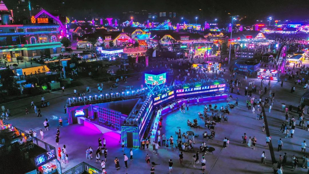 The 33rd #Qingdao Intl Beer Festival opened on July 21 in Qingdao and will last until mid-August. It serves as a grand gala for brewers, tourists and consumers, offering over 2,000 varieties of beer from more than 40 countries. Read more: bit.ly/44TErpK #QingdaoUpdates