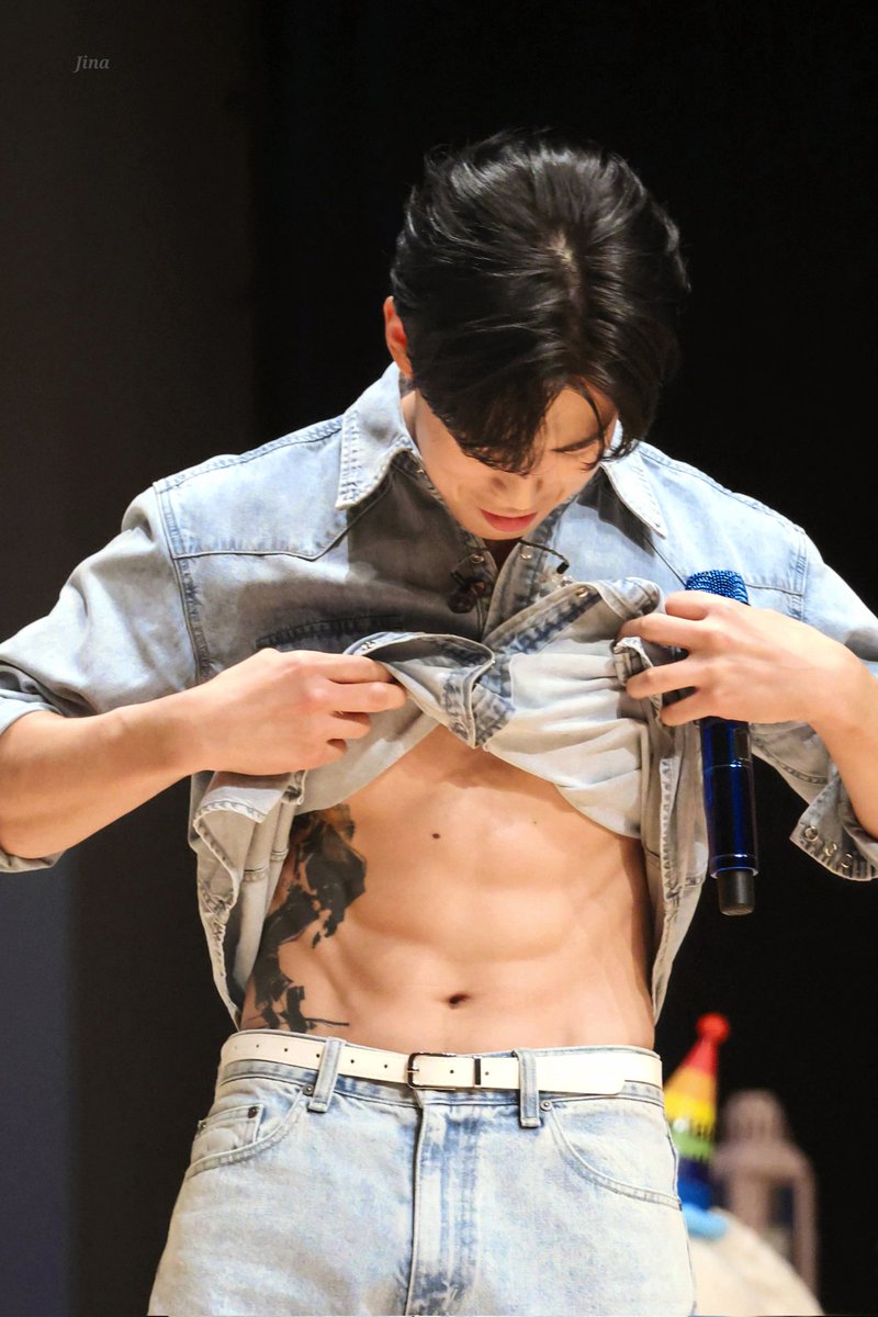 230722 다원 생일 팬미팅 밤공

아름다운 너의.. 초콜릿🍫.. 👀 

#SF9 #DAWON #다원