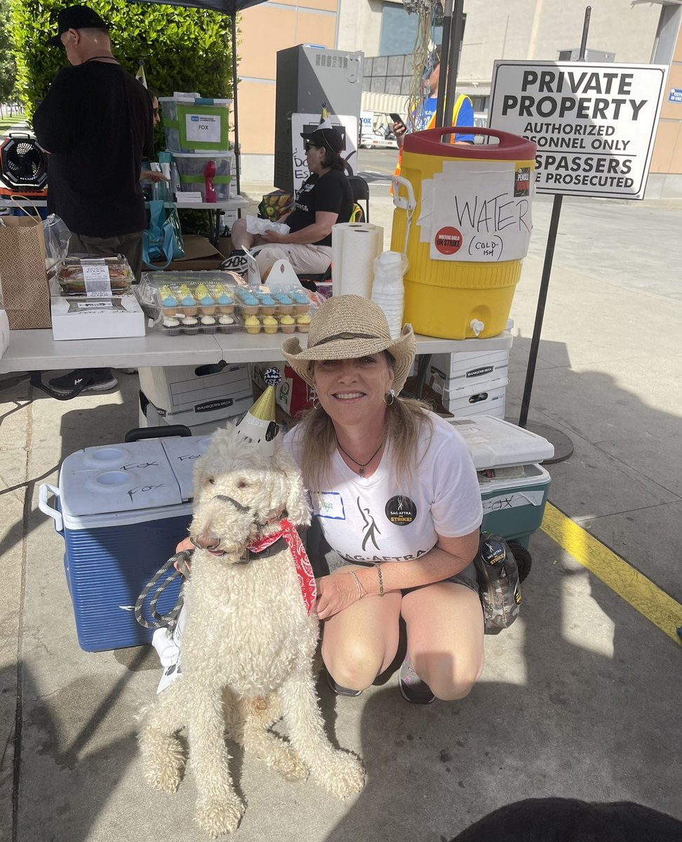 MoontideGal's tweet photo. July 21. Day 6 of @sagaftra #strike.๐ชงJacques ๐พ & I joined @WGAWest to strike for fair contracts! ๐๐ผ *PLEASE make sure your #picketpups & #strikedogs KEEP VERY COOL!* ๐ฆ#picketpup #1u @solidaritydogs #dogs @WGAStrikeDogs #SAGAFTRAstrong #wgastrong #SAGAFTRAstrike #wgastrike https://t.co/0OBZ1vWIoM