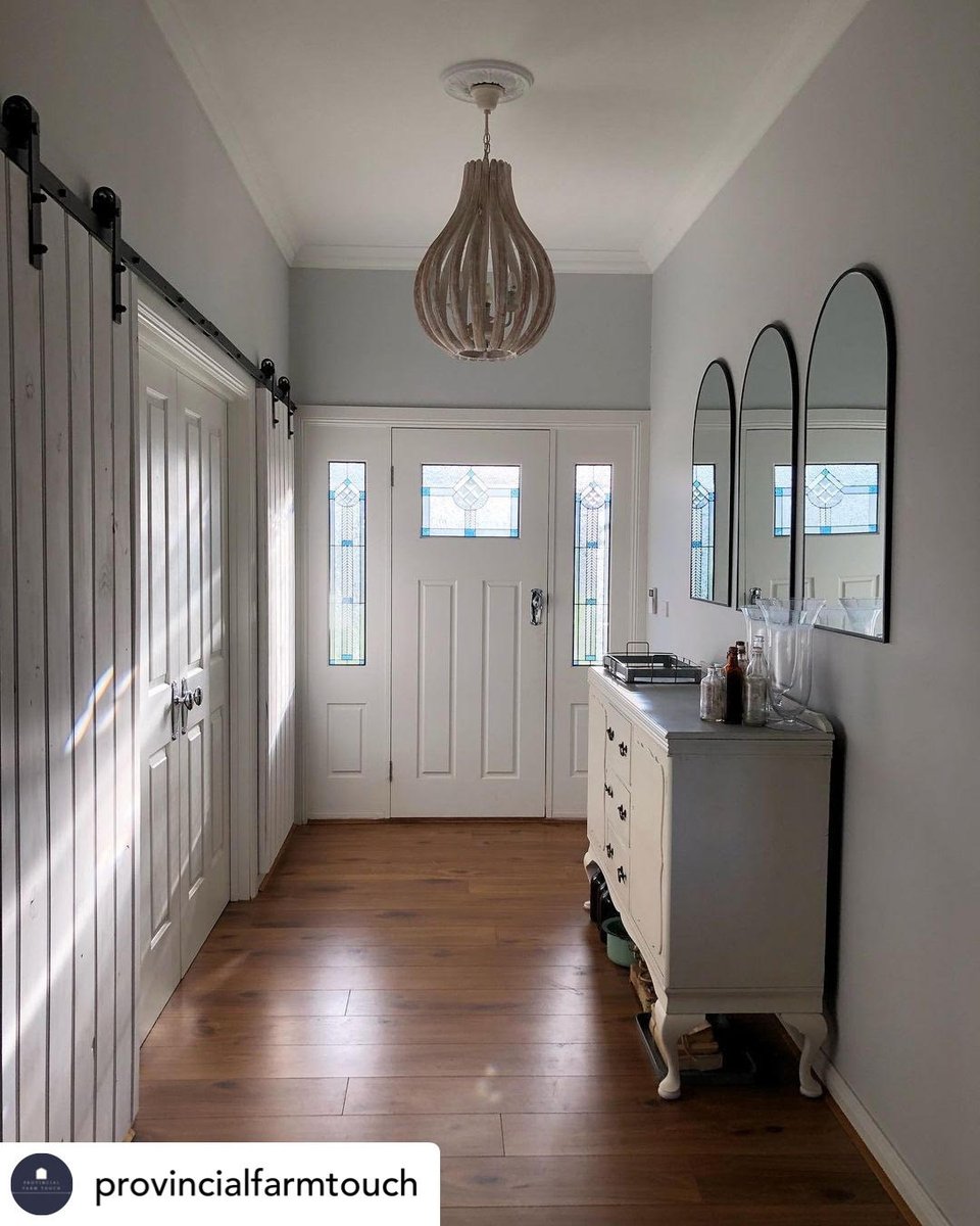 There's no place like home 🏠

Characterised by its timeless beauty, the Carringbush range features detailed, ornate timber mouldings, strong cricket bat panels, and a ledge and scroll on the exterior door face. 

🌐 humedoors.com.au/ranges/entranc…