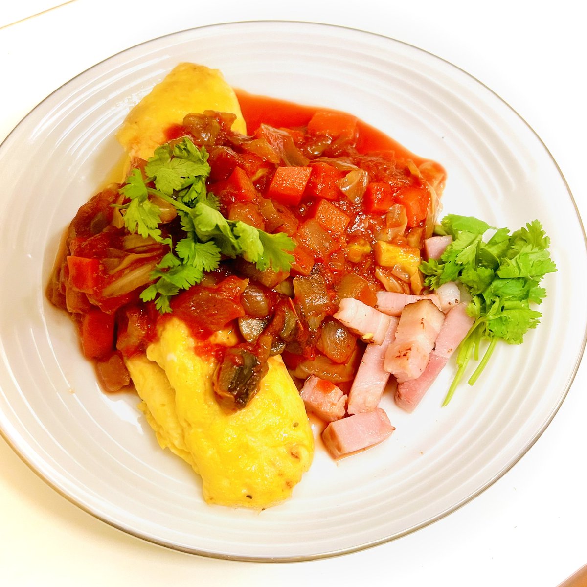ミネストローネ🍅
◆チキンソテー＋トマトソース代わり
◆ふわふわオムレツ＋トマトソース代わり
外食続くと野菜たっぷり食べたくなるので、よく作ります。偏りを整えてくれるんだと思ってる。今回は夜飯と朝飯！水少なくソース風アレンジ♪#料理好きな人とつながりたい #料理記録 #料理記録