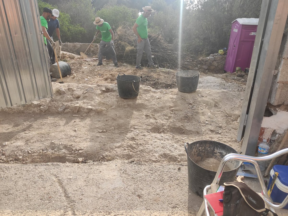 -Excavación arqueológica del recinto inferior del Castillejo.
-Nueva campaña arqueológica en la "Almunia del Llano".
-Primera campaña arqueológica en la Alberca de Cabezo de Torres.

Todo esto al mismo y durante las próximas semanas. Que está pasando?? 
Imágenes de hoy.