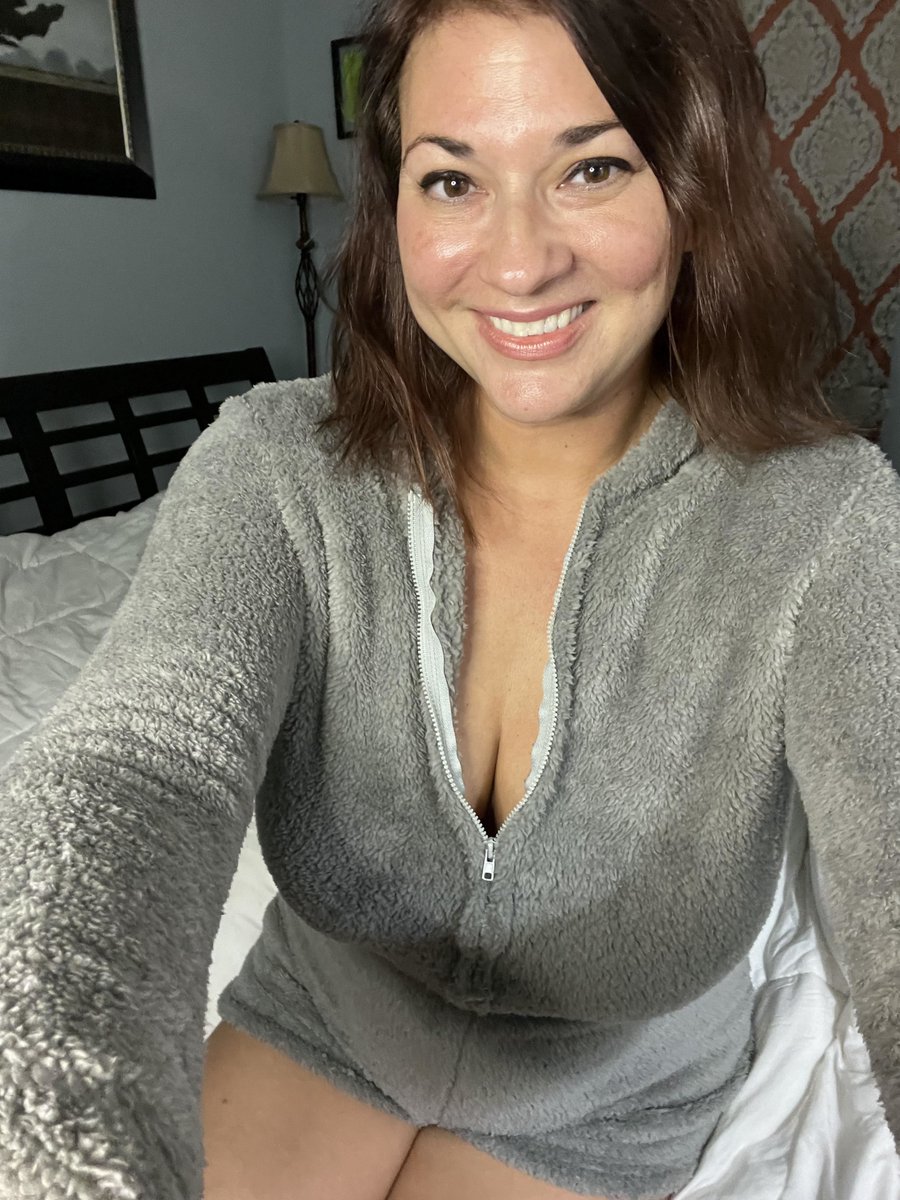 JadeParker78's tweet photo. Hello...I just deleted my facebook. Can i get new friends here? https://t.co/s2gpsh7UpY