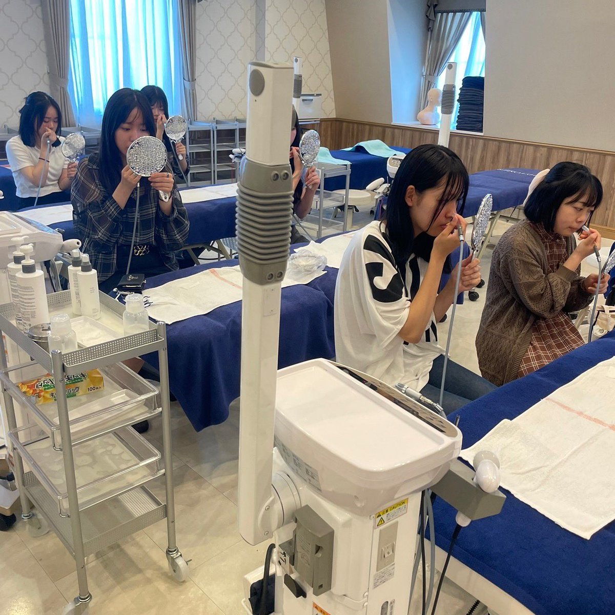 sapporobart's tweet photo. 高校生のみなさん✨
エステスペシャルイベントに来てくれて
ありがとう🤩✨
⁡
7月のオープンキャンパスは
29日(土)&amp;30日(日)だよッ🤩🤩🤩
夏休みに進路活動しよう👍✨
#美容学生の日常
#札幌ビューティーアート専門学校
#札幌美容 #エステ #エステティシャン
#夏休み #エステティック科 https://t.co/wAZJKw8wX7