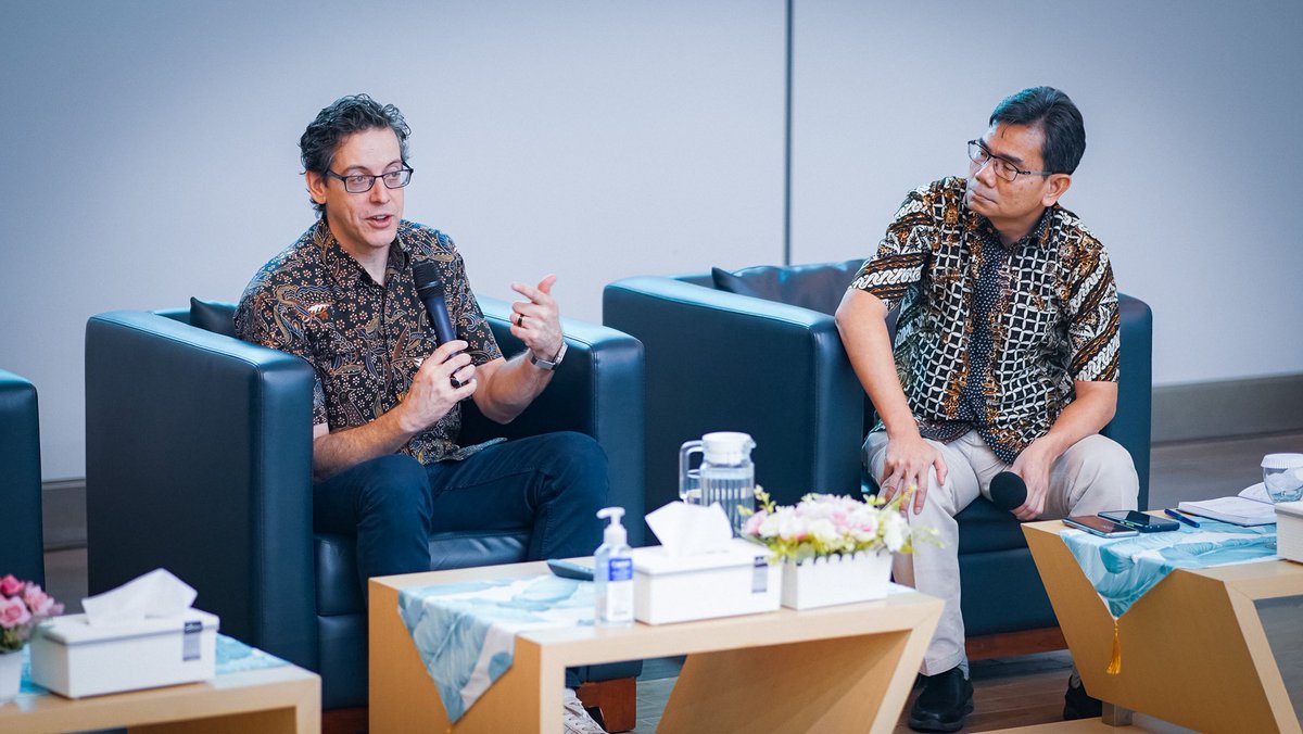 Universitas Islam Internasional Indonesia (@uiiiofficial) on Twitter photo "Today's 'democratic recession' hinges largely on lack of confidence that democracy and stability can go together” - Dan Slater (<a href="/SlaterPolitics/">Dan Slater</a>) about his book From Development to Democracy: The Transformation of Modern Asia "Today's 'democratic recession' hinges largely on lack of confidence that democracy and stability can go together” - Dan Slater (<a href="/SlaterPolitics/">Dan Slater</a>) about his book From Development to Democracy: The Transformation of Modern Asia