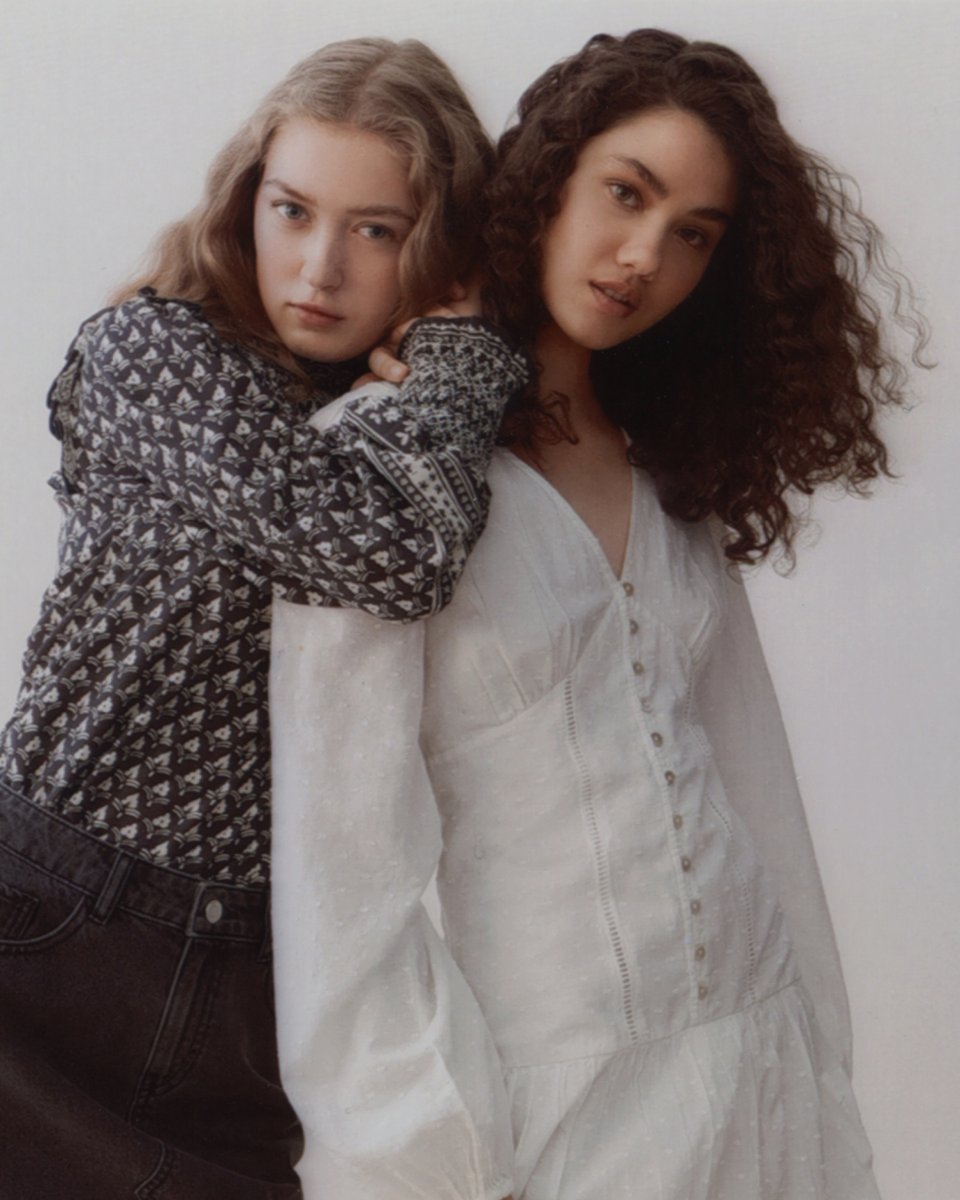 Mango's tweet photo. Our latest Teen collection is full of romance and elegance. Do you want to know more? Check it out now at https://t.co/LSbu7JgtsG
Blouse: 57012892
Skirt: 57043258
Dress: 57053269
#MangoTeen https://t.co/Tp6zDlwZkZ
