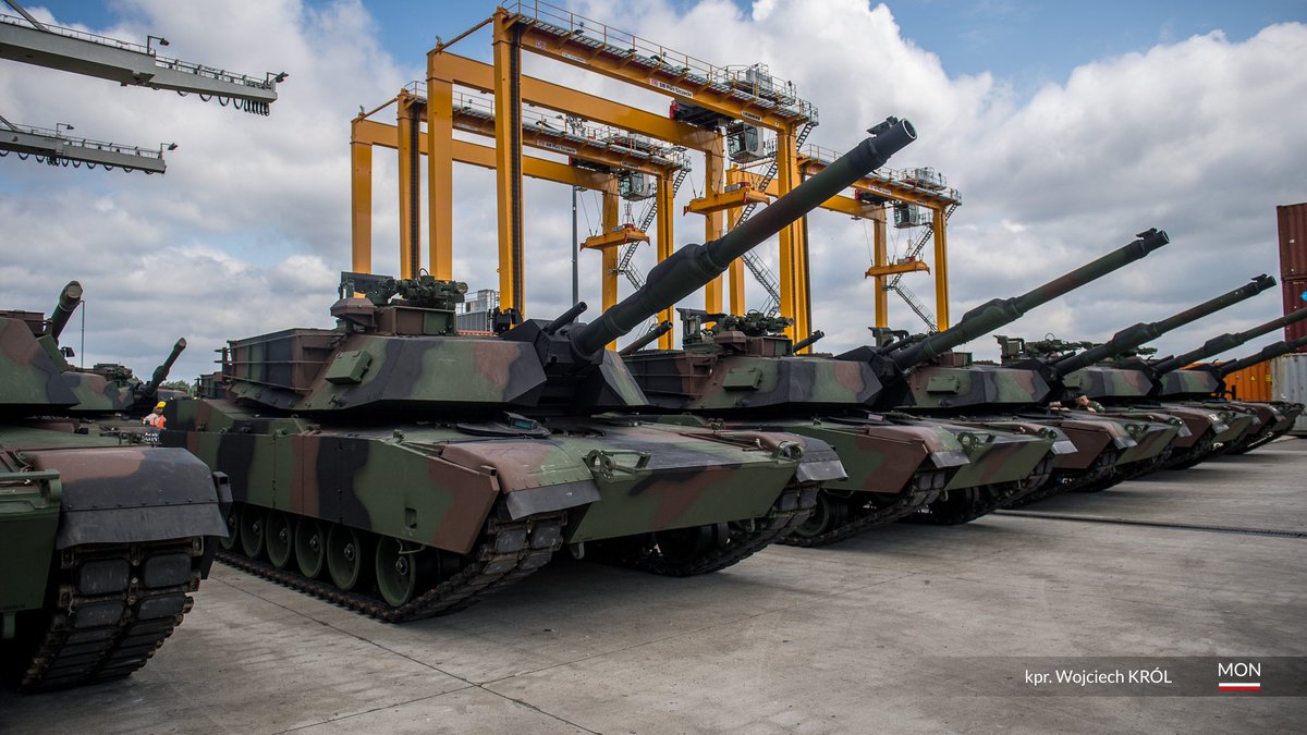 9pulkrozp's tweet photo. W defiladzie weźmie udział  2⃣ tys. żołnierzy, a także najnowocześniejszy sprzęt Wojska Polskiego: czołgi K2 Black Panther i M1 Abrams, samobieżne armatohaubice K9 Thunder, wyrzutnie rakiet HIMARS‼️ https://t.co/2ycizUm7UO