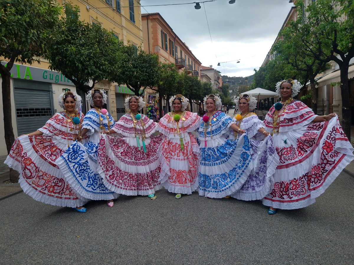 Panamaenaustin's tweet image. Immerse yourself in the vibrant #PanamanianCulture as we celebrated the #NationalDayOfThePollera on July 22nd! Here's a captivating snapshot of the traditional #Pollera's elegance and beauty. Cherishing these traditions that bring us together. #FolkloreTradition #Panama🇵🇦