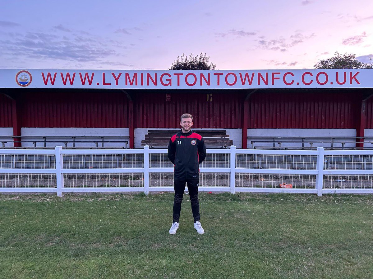 lymingtontownfc's tweet photo. 🚨New Signing Alert🚨

✍️ Lymington Town are delighted to announce the signing of Adam Thomas as player/GK Coach.

Adam has good experience as both coach and player and has  played internationally for England’s deaf team 👏🏻

#welcomeadam #newsigning #upthelymo 🇵🇪⚽️🇵🇪 https://t.co/bPxNagyy6S