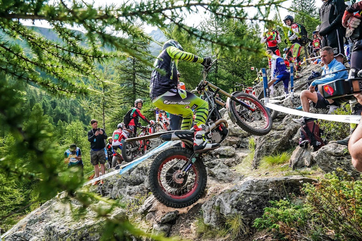 Felt really good for the second day and had an amazing first lap but a few very stupid 5s put me back into 6th again. 📸 @pepsegales @vertigotrial @jitsietrials @alpinestars @byworthboilers @belstaff @rockoilnews @michelin @hopetech @renthal_moto @vertigomotorsuk @ridenutrition