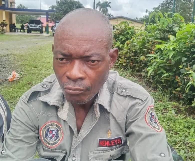 ReportersGC's tweet image. “SHE CANT COOK RICE” MAN WHO BEAT HIS GF TO DEATH TESTIFIES 

A 54-year-old m¥rder suspect, Nkeruewen Etuk,  has said that he b£at his girlfriend, Esther Ndereke, to d£ath a few days ago because she burnt the rice she was cooking and almost set their apartment on fire.