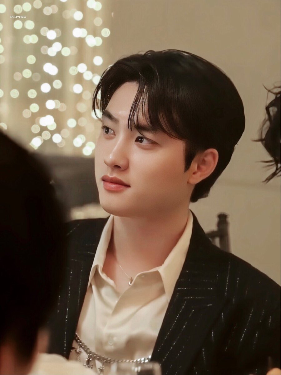 ployhzg's tweet photo. 🥂🤍✨

#도경수 #디오 #KYUNGSOO https://t.co/uzRAhQqbWI