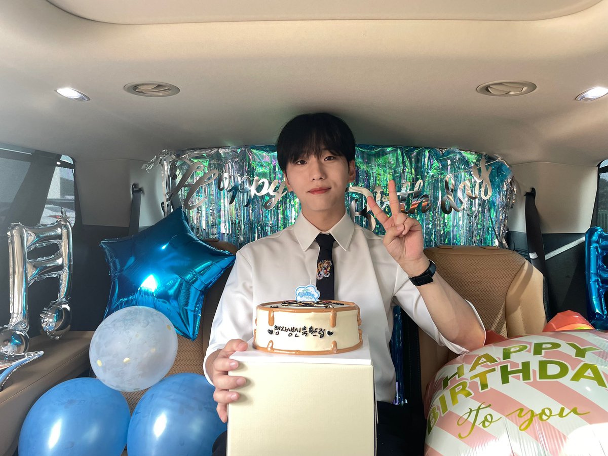 XH_official's tweet photo. [ #Xtra_Scenes ]

빌런즈 심장을 두드릴 건일���의 생일 파티🐹🥁

https://t.co/GBvvATgaoJ

#HappyGunilDay
#모두의_심장을_두드릴_건일이_생일
#OurBestGUNILeaderDay https://t.co/eV6givA6BZ