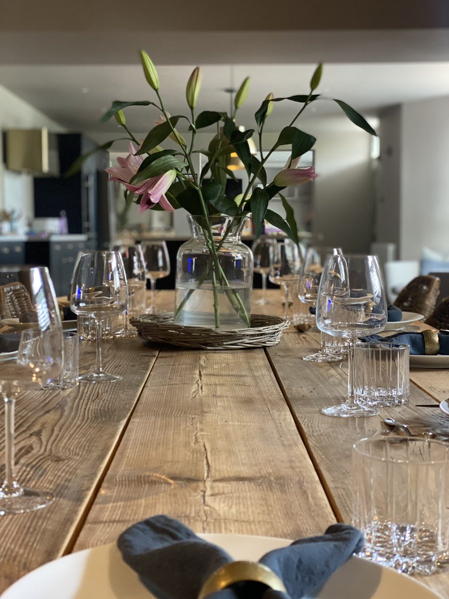KS172417's tweet photo. Looking for the perfect house for a family gathering, time with friends or hen weekend then we have the house for you. 
Sleeps 12, huge open plan kitchen, living areas and your very own in house bar!
Situated minutes from Longleat, 20 minutes from Bath, it’s the perfect place! https://t.co/jk01P0s5Ov