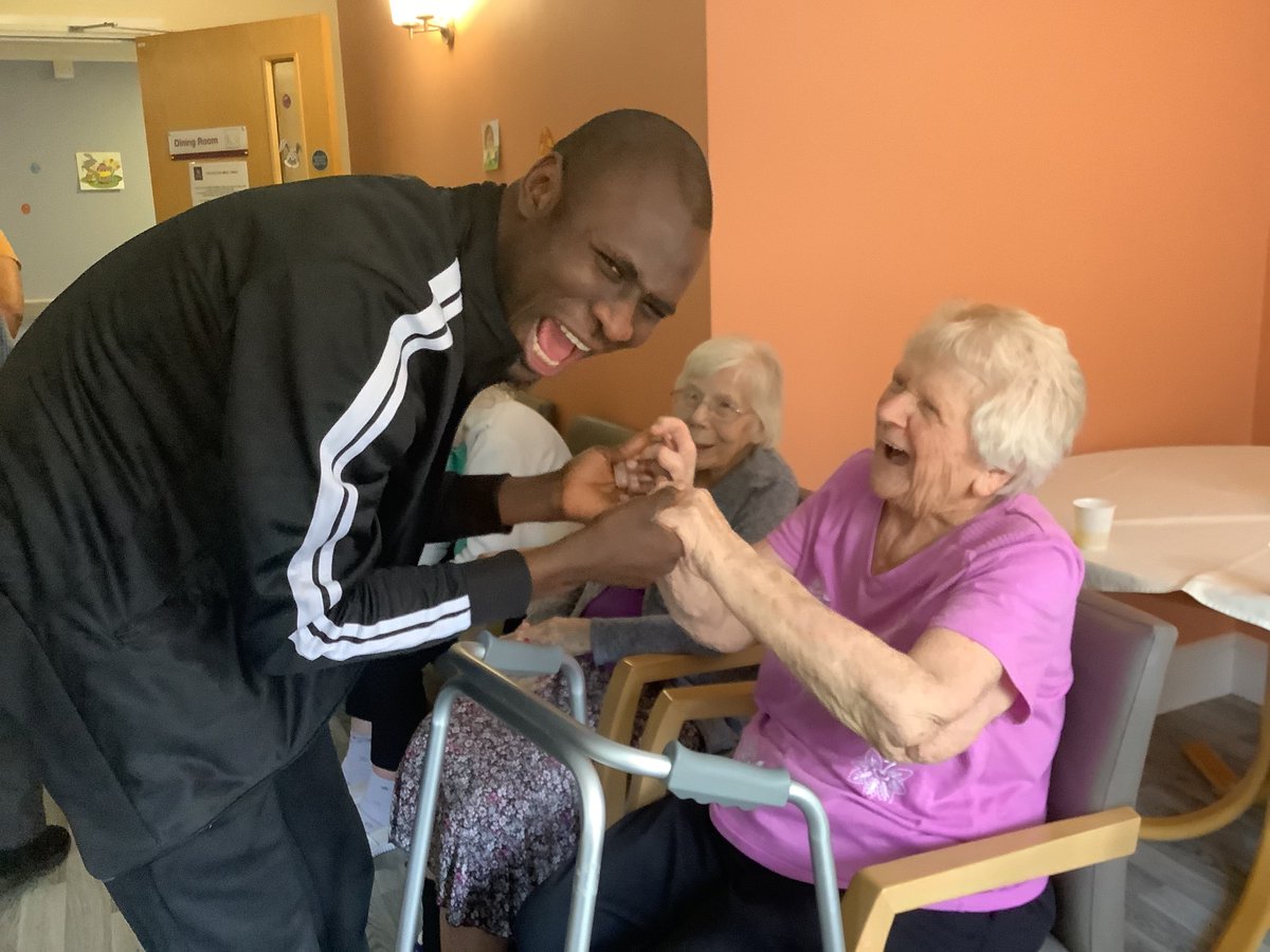 BerkeleyCourtCH's tweet image. Another Monday but who says it has to be full of blues #smilingiscontagious #letsspredsomejoy