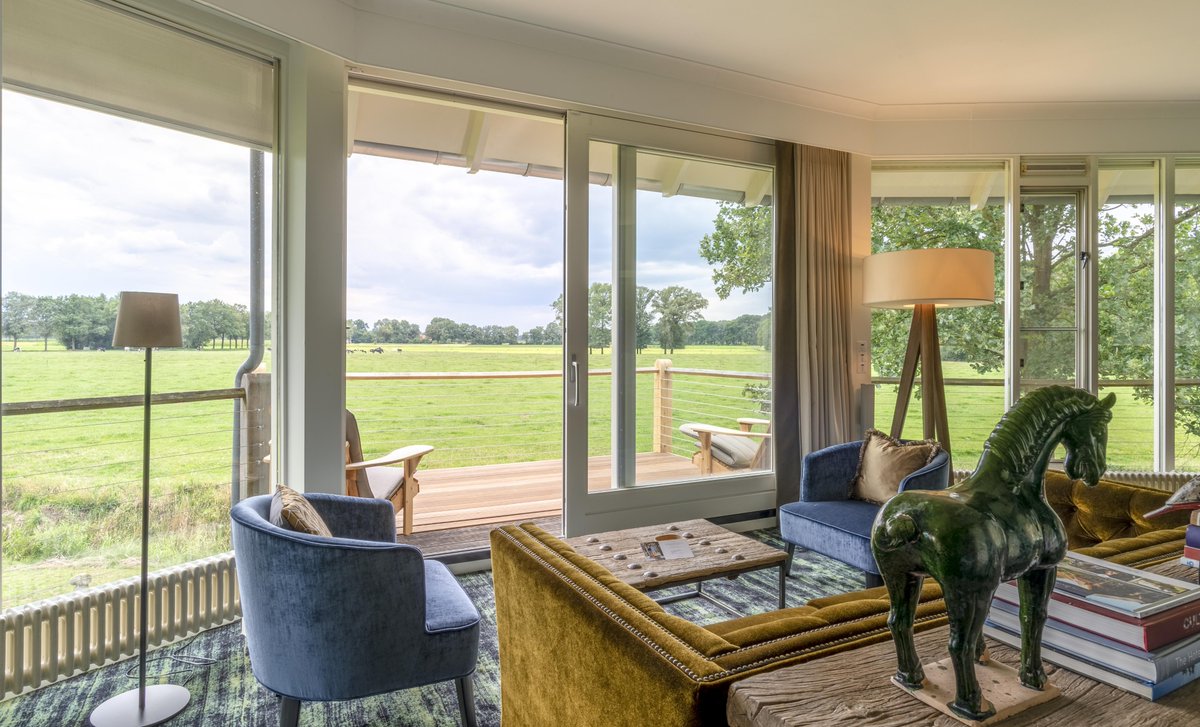 Gasten van <a href="/DeHoltweijde/">LandgoedDeHoltweijde</a> genieten momenteel volop van de 𝐩𝐫𝐚𝐜𝐡𝐭𝐢𝐠 𝐠𝐞𝐫𝐞𝐧𝐨𝐯𝐞𝐞𝐫𝐝𝐞 𝐡𝐨𝐭𝐞𝐥𝐤𝐚𝐦𝐞𝐫𝐬. Wij waren hoofdaannemer van het renovatieproject. 🛎 Directeur Marcel Vlek  vertelt op onze site over de renovatie: 👉 warmes.nl/nieuws/holtwei…