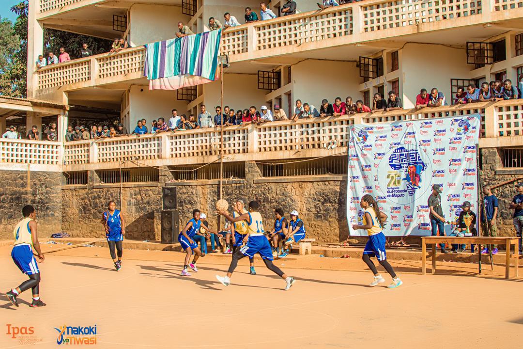 PRwamigabo's tweet photo. Une marche de santé et un match de basket 🏀 ont eu lieu samedi dernier à Bukavu toujours en marge de la célébration du 20ème anniversaire du #ProtocoleDeMaputo20ans grâce à @IpasOrg @Mulunda_JC deux équipes féminines se sont affrontées. Wonderful 42-20 bold
#MakokiYaMwasi https://t.co/DM5fzT1yQ0