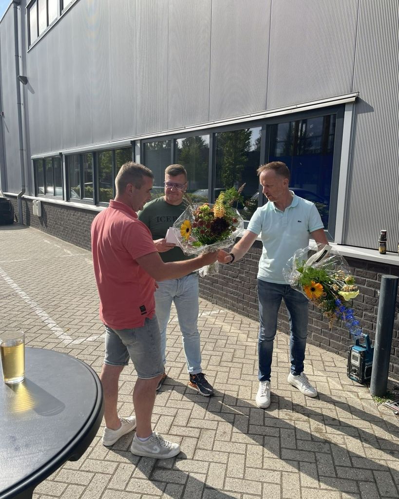 Afgelopen vrijdag zijn de we de vakantie heerlijk begonnen met een BBQ verzorgd door AmazingBBQ. Daarnaast hadden we ook een aantal jubilarissen! Frank 15 jaar in dienst en Nick 10 jaar in dienst. Van harte gefeliciteerd!  #teamJB #JBTech #bouwvakantie2023