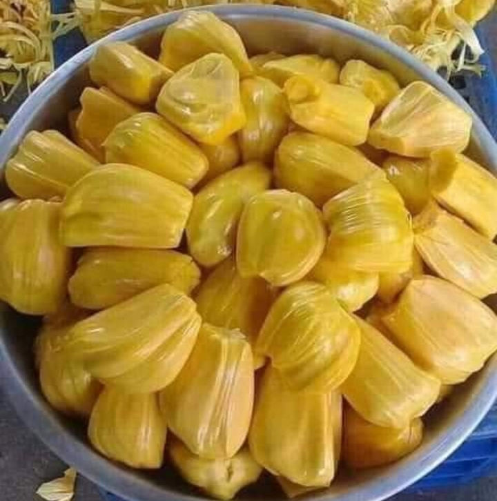 drkasenene's tweet photo. Instead of sugar rich snacks like cake, cookies &amp; mandazi you can eat more fruits.

Fruits also provide natural sugars that will give you an energy boost but with lots of nutrients.

And, they help boost immunity. 

Let's eat more whole fruit especially those abundant naturally. https://t.co/Eq6gHJJdIP