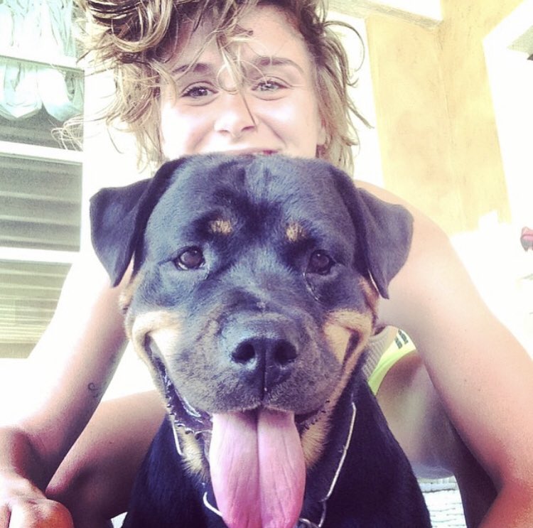 Cristiana Girelli posing with her very happy dog #ITA