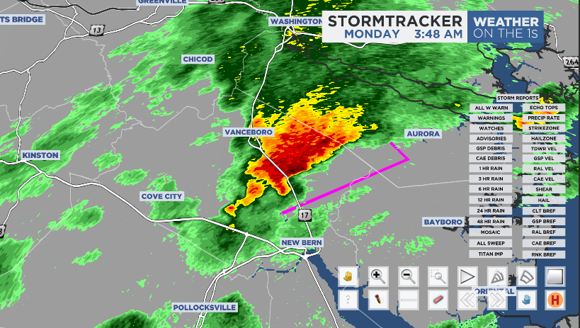 A rotating thunderstorm is located over eastern NC near Askins, or 10 miles NE of New Bern. Moving
northeast at 15mph. Tornado Warning in effect for parts of Craven, Beaufort, and Pamlico counties. #ncwx https://t.co/Eelngb3fLt