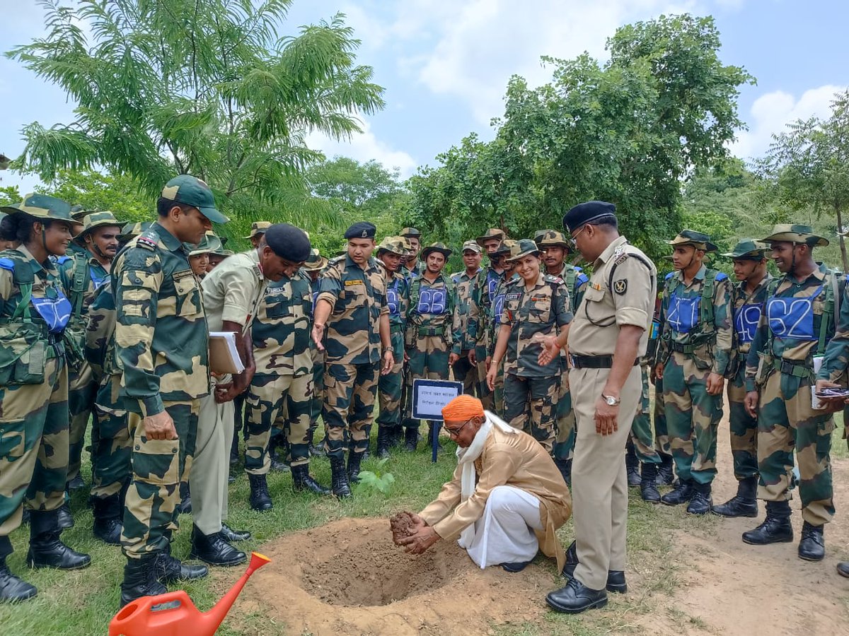 stctekanpur_bsf's tweet photo. Plantation drive carried out at STC BSF Tekanpur Acharya Naval Kishor Maharaj of Kishor Sanskriti Manch working for spreading awareness on Bundeli Culture such as DEVARI & MONIYA planted Saplings with BSF personnel and recruits.
#BSF
#LineOfDefence
#environment
#SeemaPrahari https://t.co/taFOpxgPIr