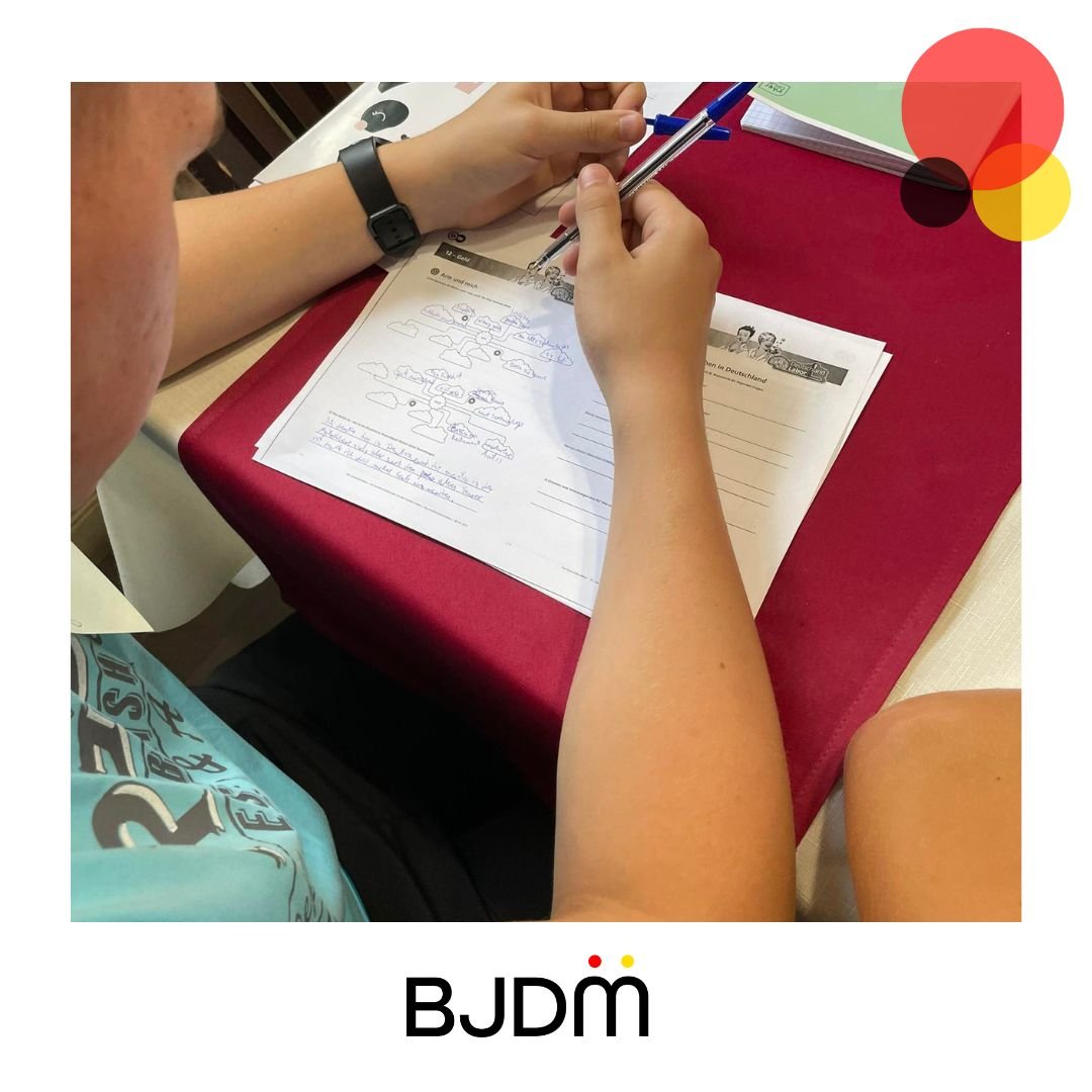 BJDMZMMN's tweet photo. Das #Sprachcamp in #Silberberg hat allen Beteiligten viel Freude bereitet!
20 #Jugendliche im Alter von 13 bis 17 Jahren konnten vergangene Woche von Montag bis Freitag nicht nur ihre #Deutschkenntnisse verbessern, sondern auch etwas Neues über die #deutscheKultur lernen.

#BJDM https://t.co/iNEt2Y8eau