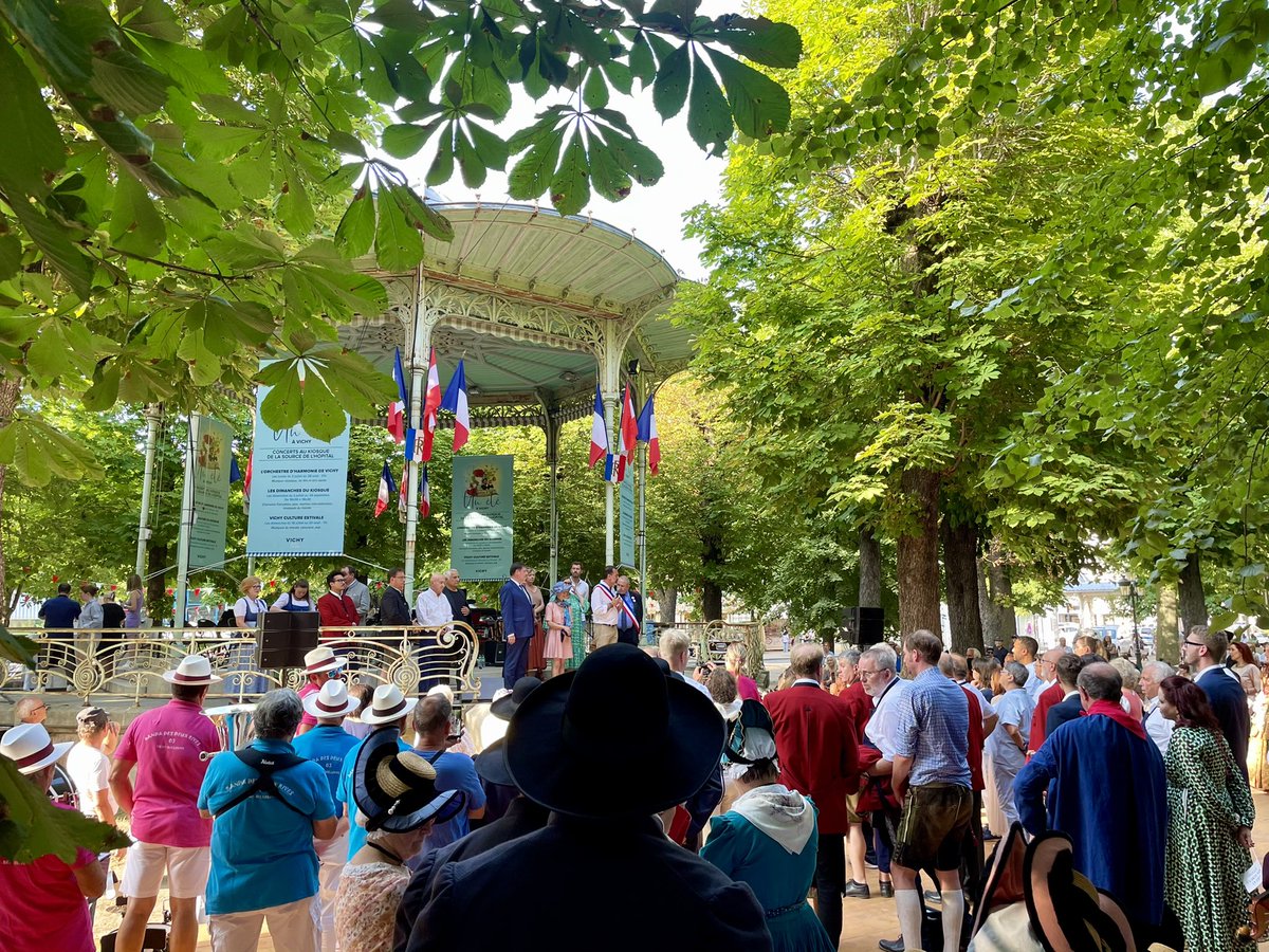 LPeignoir's tweet photo. Événement ⛲ Anniversaire 🎉
Il y a 2 ans, Vichy et 10 autres villes thermales européennes ont été inscrites sur la Liste du patrimoine mondial de l’UNESCO, sous l’égide des Grandes villes d’eaux d’Europe
Une grande fête était organisée hier à Vichy pour célébrer cet anniversaire https://t.co/FuglWfMruT